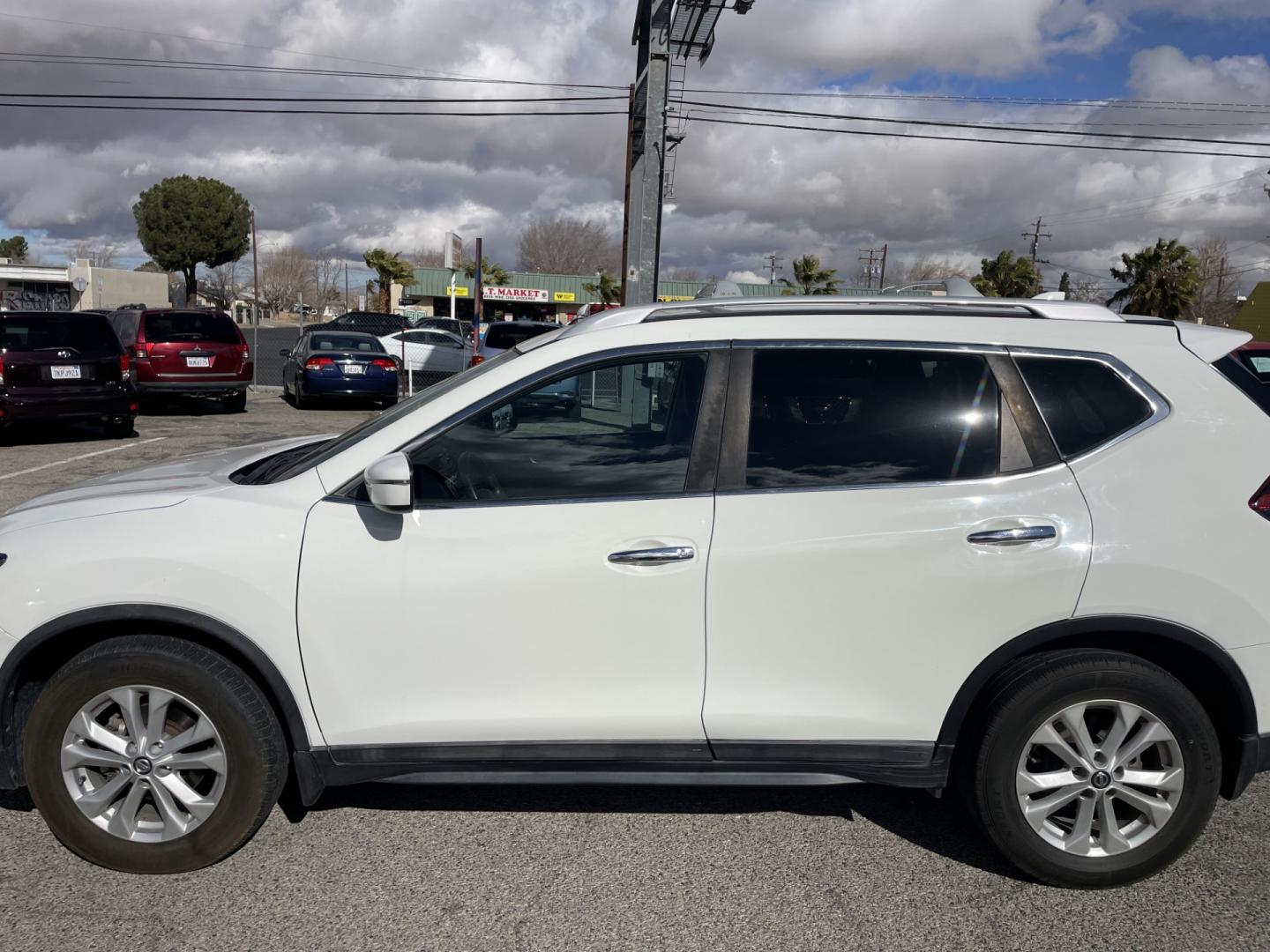 2018 Nissan Rogue SV 2WD (5N1AT2MT1JC) with an 2.5L L4 DOHC 16V engine, CVT transmission, located at 44356 Date Ave., Lancaster, CA, 93534, (661) 945-6555, 34.688919, -118.139374 - Photo#2