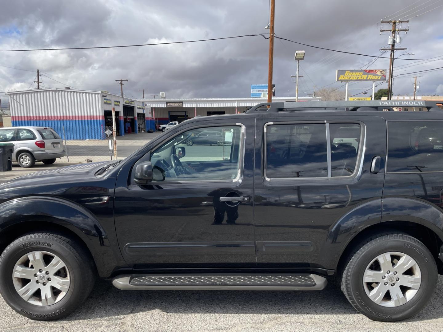 2006 BLACK /BLACK Nissan PATHFINDER (5N1AR18W18C) , located at 44356 Date Ave., Lancaster, CA, 93534, (661) 945-6555, 34.688919, -118.139374 - 4X4 - Photo#2