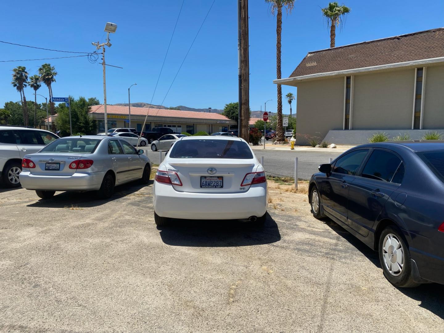 2008 Toyota Camry Hybrid Sedan (4T1BB46KX8U) with an 2.4L L4 DOHC 16V HYBRID engine, CVT transmission, located at 44356 Date Ave., Lancaster, CA, 93534, (661) 945-6555, 34.688919, -118.139374 - Photo#2