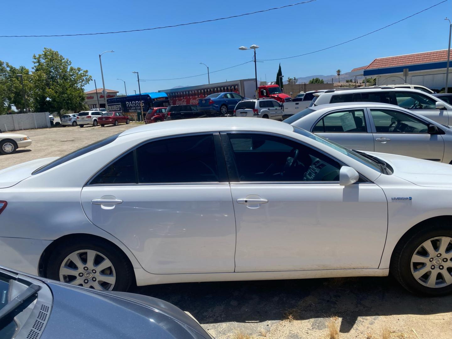 2008 Toyota Camry Hybrid Sedan (4T1BB46KX8U) with an 2.4L L4 DOHC 16V HYBRID engine, CVT transmission, located at 44356 Date Ave., Lancaster, CA, 93534, (661) 945-6555, 34.688919, -118.139374 - Photo#3